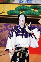 「牡丹花十一代」より、市川海老蔵扮する鳶頭。(c)松竹株式会社