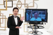 関西テレビ「おうちで舞台～カンテレ劇場～『魔術』」より、左から川島壮雄アナウンサー、内藤裕敬。(c)関西テレビ