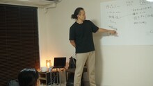 平原慎太郎が講師を務める講座の様子。