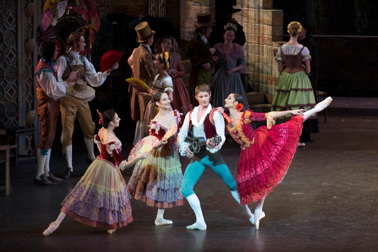 「ドン・キホーテ」より。(c)Julien Benhamou / Opera national de Paris