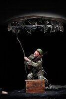 PARCO Production「ボクの穴、彼の穴。The Enemy」より。（撮影：阿部章仁）