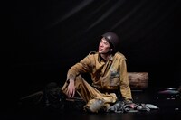 PARCO Production「ボクの穴、彼の穴。The Enemy」より。（撮影：阿部章仁）