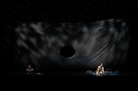 PARCO Production「ボクの穴、彼の穴。The Enemy」より。（撮影：阿部章仁）