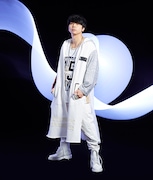 「装苑」11月号(文化出版局)より、増田貴久(NEWS)。(撮影:亀井隆司)