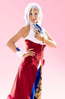 沖なつ芽扮するクラリス。