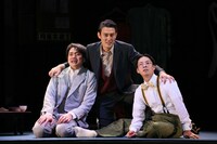 こまつ座「人間合格」より。（撮影：宮川舞子）