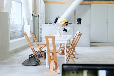 ままごと「反復かつ連続」より。(撮影:瀧澤日以 / PHABLIC×KAZUI)