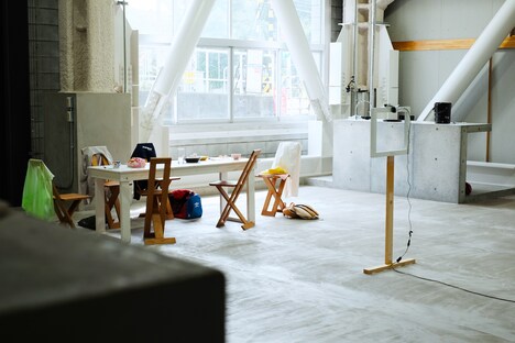 ままごと「反復かつ連続」より。(撮影:瀧澤日以 / PHABLIC×KAZUI)