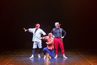 子どもと大人のためのダンス「日本昔ばなしのダンス」2019年公演より。(c)Matron2019