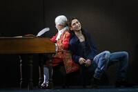 ミュージカル「モーツァルト！」2018年公演より、古川雄大扮するヴォルフガング・モーツァルト（右）。（写真提供：東宝演劇部）