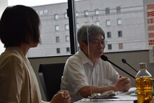 左から田名部真理、平田オリザ。（写真提供：ラジオ関西）