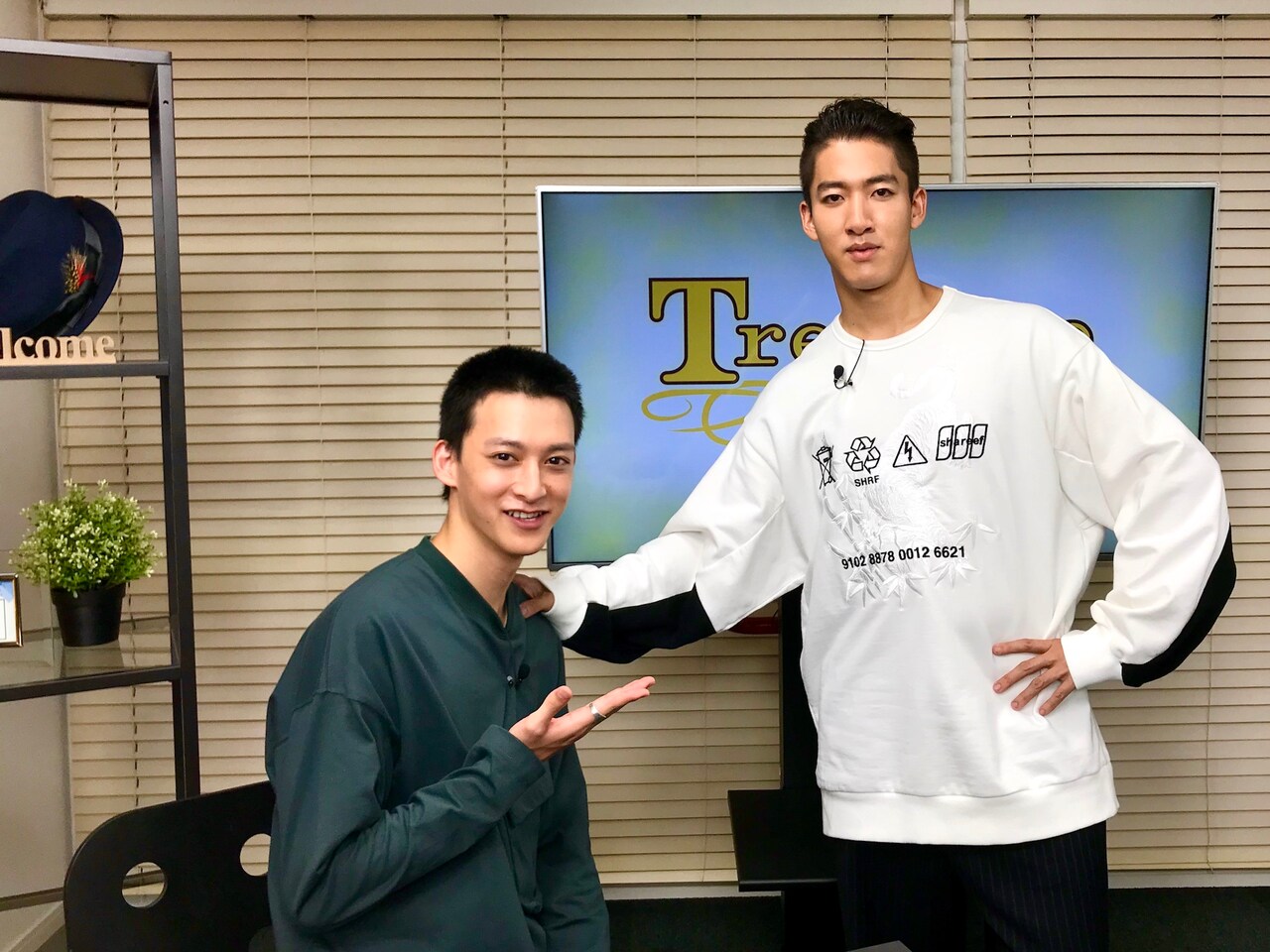 伊藤あさひがMC務めるトーク番組に尾上右近、貴重な宝物を披露