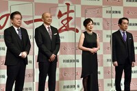 「女の一生」製作発表記者会見より、左から風間杜夫、高橋克実、大竹しのぶ、段田安則。