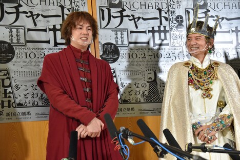 左から浦井健治、岡本健一。