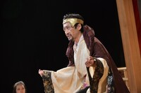 Oroche Presents 001 能-BOX ギリシャ悲劇シリーズ「オイディプス王」より。（撮影：小田島万里）