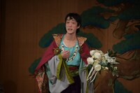 Oroche Presents 001 能-BOX ギリシャ悲劇シリーズ「オイディプス王」より。（撮影：小田島万里）