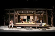 青年団プロデュース公演 / 尼崎市第7回「近松賞」受賞作品「馬留徳三郎の一日」東京公演より。（撮影：青木司）