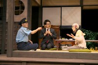 青年団プロデュース公演 / 尼崎市第7回「近松賞」受賞作品「馬留徳三郎の一日」東京公演より。（撮影：青木司）