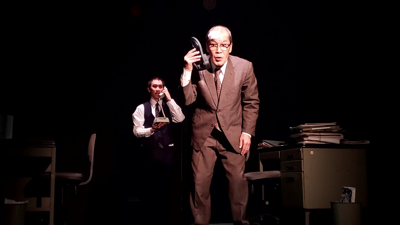 人間の危うさをコミカルに描く、佃典彦演出「ブカブカジョーシブカジョーシ」本日まで