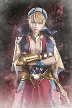 丘山晴己扮するギルガメッシュ。