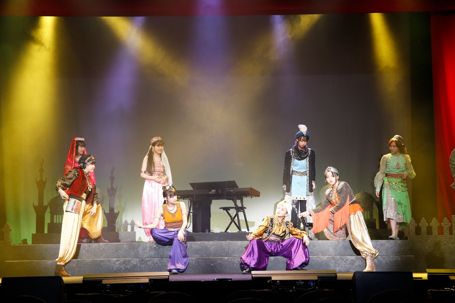 演劇女子部「アラビヨーンズナイト」より。