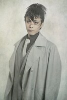 結城洋平扮するミハイル・レンフレッド。