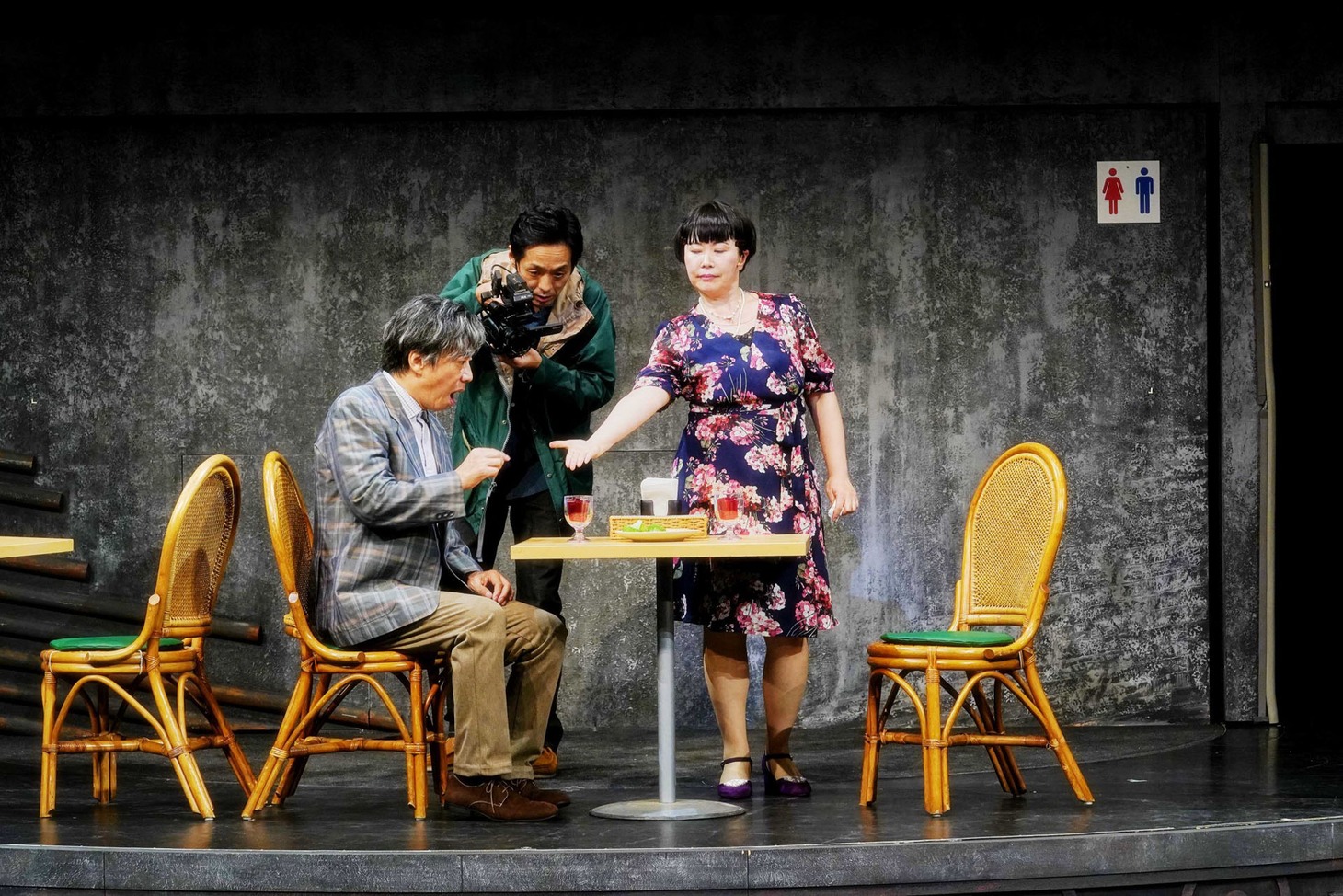 PARCO劇場オープニング・シリーズ “ねずみの三銃士” 第4回企画公演「獣道一直線!!!」より。（撮影：細野晋司）