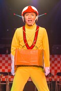 「LIVE ミュージカル演劇『チャージマン研！』R-2」より。（撮影：鏡田伸幸）