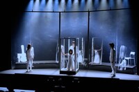 「ガラスの部屋のミューズ」より。（撮影：鷺坂悠馬）