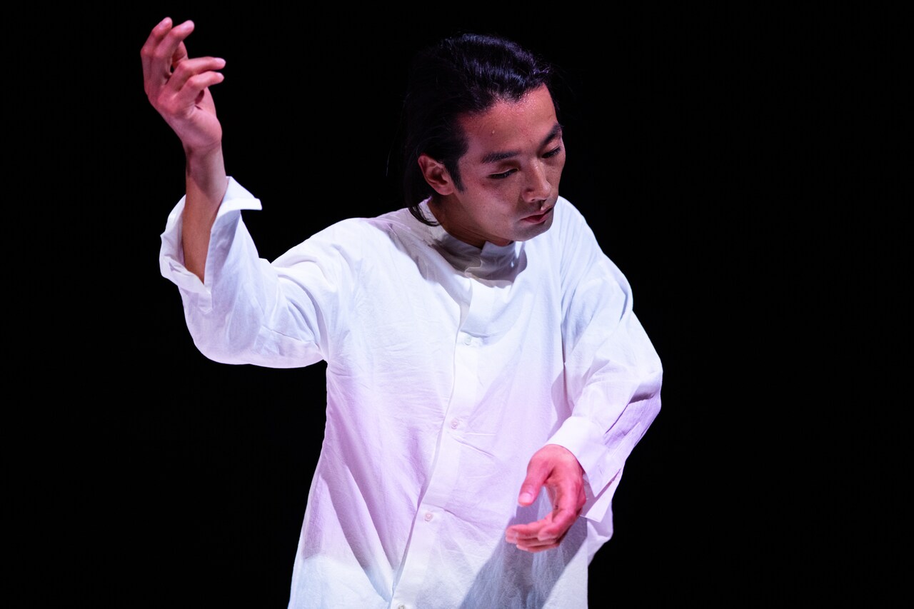 「『見えない/見える』ことについての考察」より。森山未來。(c)RYUYA AMAO