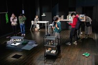 宮崎企画「つかの間の道」より。