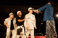 東京芸術祭2020 野外劇「NIPPON・CHA! CHA! CHA!」より。（撮影：住田磨音）