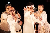 東京芸術祭2020 野外劇「NIPPON・CHA! CHA! CHA!」より。（撮影：住田磨音）