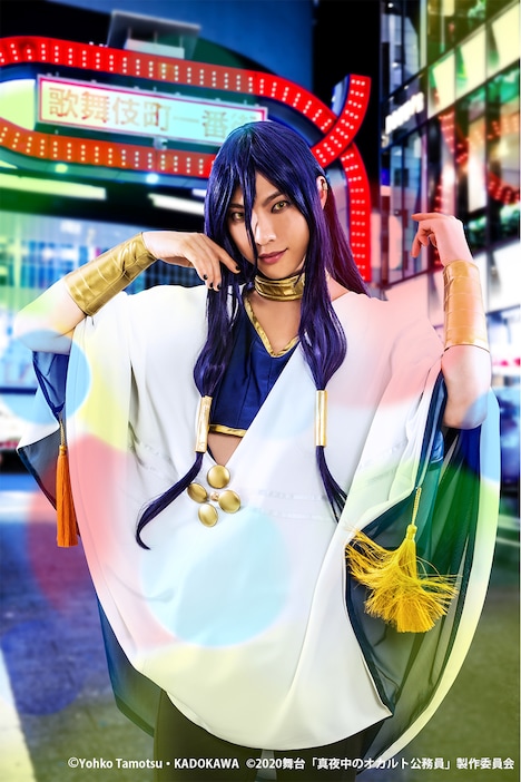 釣本南扮する琥珀。