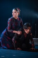 ロームシアター京都 レパートリー作品 木ノ下歌舞伎「糸井版 摂州合邦辻」より。（Photo by bozzo、提供：あうるすぽっと）