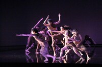 KAAT神奈川芸術劇場プロデュース「人類史」より。（撮影：宮川舞子）