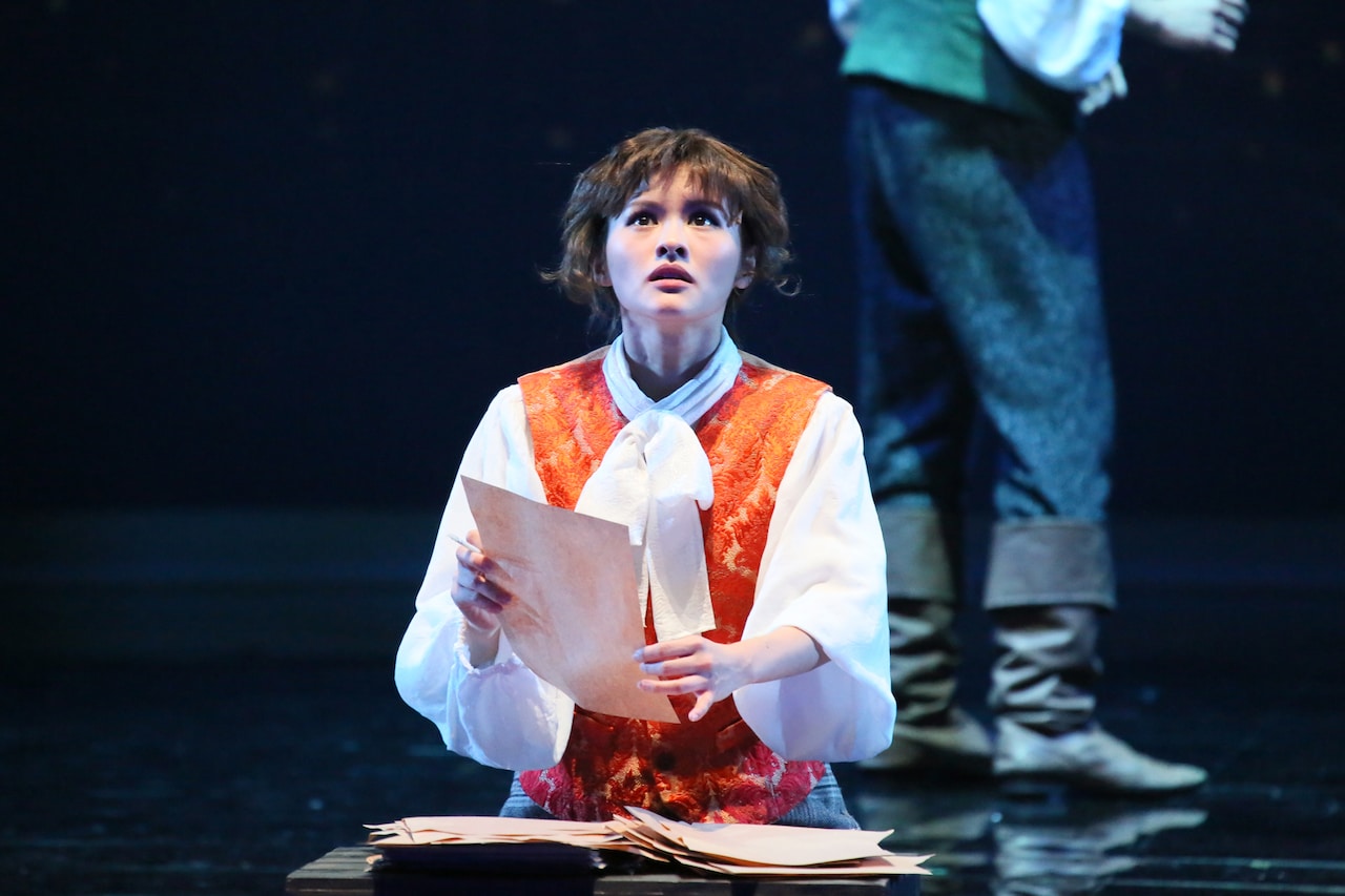 KAAT神奈川芸術劇場プロデュース「人類史」より。（撮影：宮川舞子）