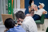 「ハッピーソング」出演者たちの様子。