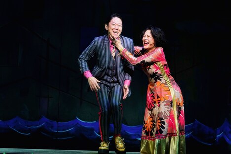 COCOON PRODUCTION 2020「フリムンシスターズ」より。（撮影：細野晋司）