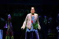 COCOON PRODUCTION 2020「フリムンシスターズ」より。（撮影：細野晋司）