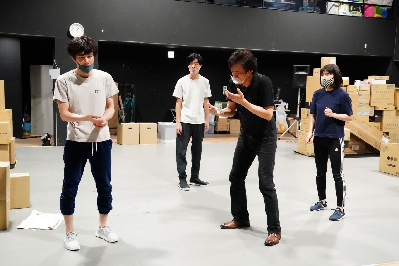 鴻上尚史が紡ぐ「ハルシオン・デイズ」2020年版、稽古風景を公開