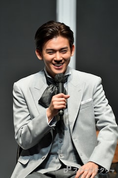 小瀧望が エレファント マン を熱演 森新太郎も絶賛 よくここまで来た 公演 会見レポート ステージナタリー