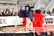 「日本の劇場文化 復活祈願祭」より。「迦具土之舞」（「SOU〜創〜」より　作：長田育恵）。