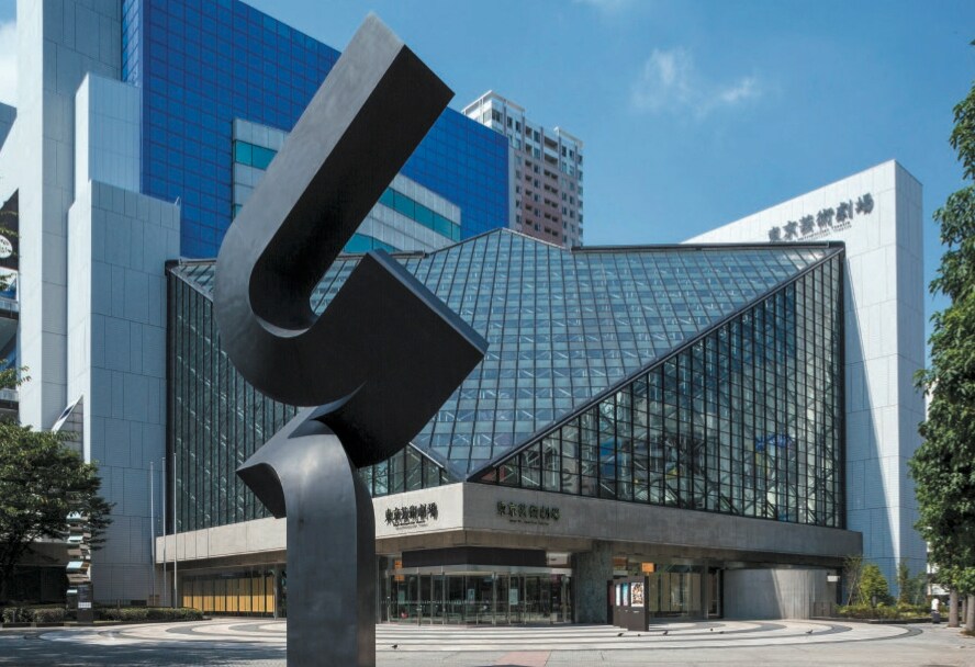 東京芸術劇場外観のポストカード（撮影：日暮雄一）