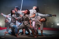 康本雅子ダンス公演「全自動煩脳ずいずい図」より。（Photo by bozzo）