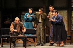 “亡き父に感謝をこめて”鄭義信×松本祐子がタッグ、文学座「五十四の瞳」開幕