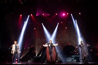 舞台「劇団シャイニング from うたの☆プリンスさまっ♪『BLOODY SHADOWS』」より。