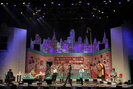 「Oh My Diner」より。