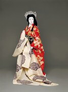 「日本振袖始」より、坂東玉三郎扮する岩長姫。(撮影:篠山紀信)