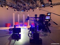 “2.85次元”教育番組パロディショー「うたってにこりん☆」撮影風景